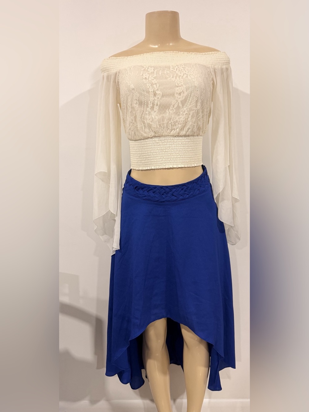 Bebe Off-Shoulder Lace Crop Top in nude Like New